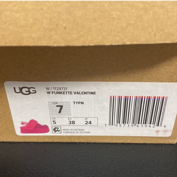 UGGs Hot pink ๐ Fankette Valentine ๐ - Picture 5 of 6